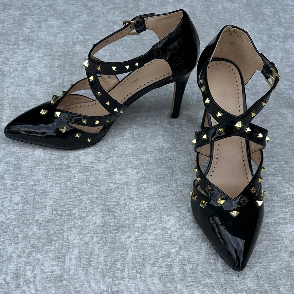 Adrienne Vittadini Black Patent Heels with Gold Pyramid Studs Sz 10